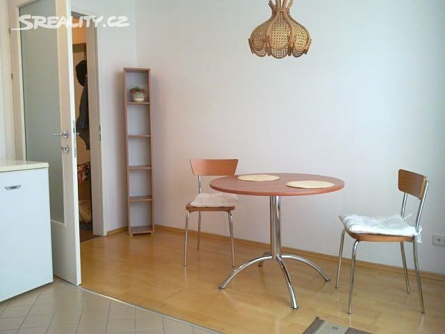 Pronájem bytu 1+1 42 m², U Zvonařky, Praha 2 - Vinohrady