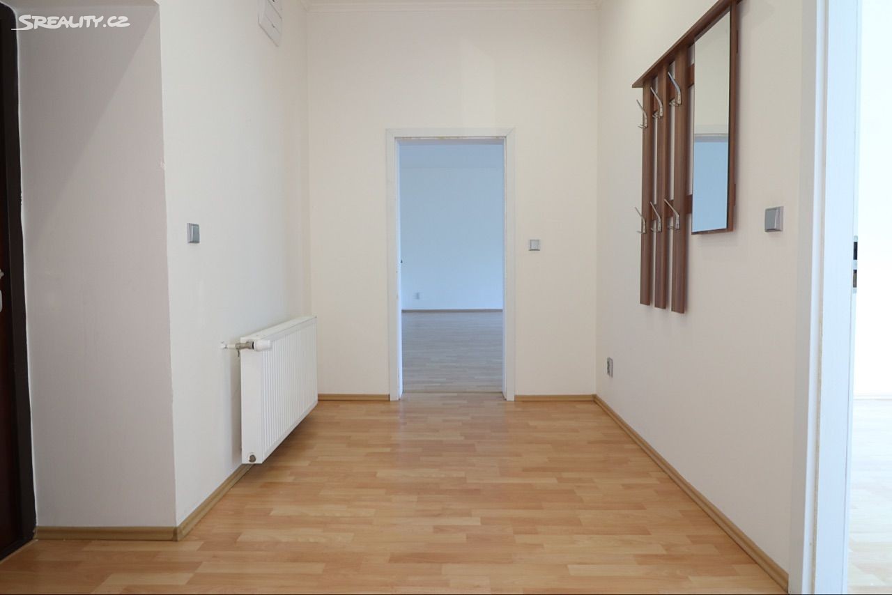Pronájem bytu 2+1 92 m², Mezitraťová, Praha 9 - Hrdlořezy