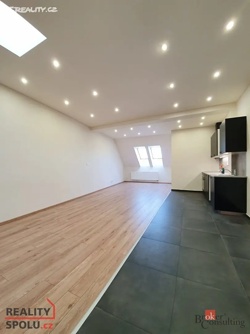 Pronájem bytu 2+kk 67 m², Mírové náměstí, Hlučín