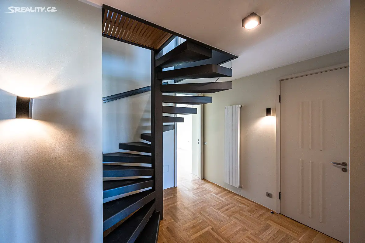 Pronájem bytu 4+kk 131 m² (Mezonet), U Kanálky, Praha 2 - Vinohrady