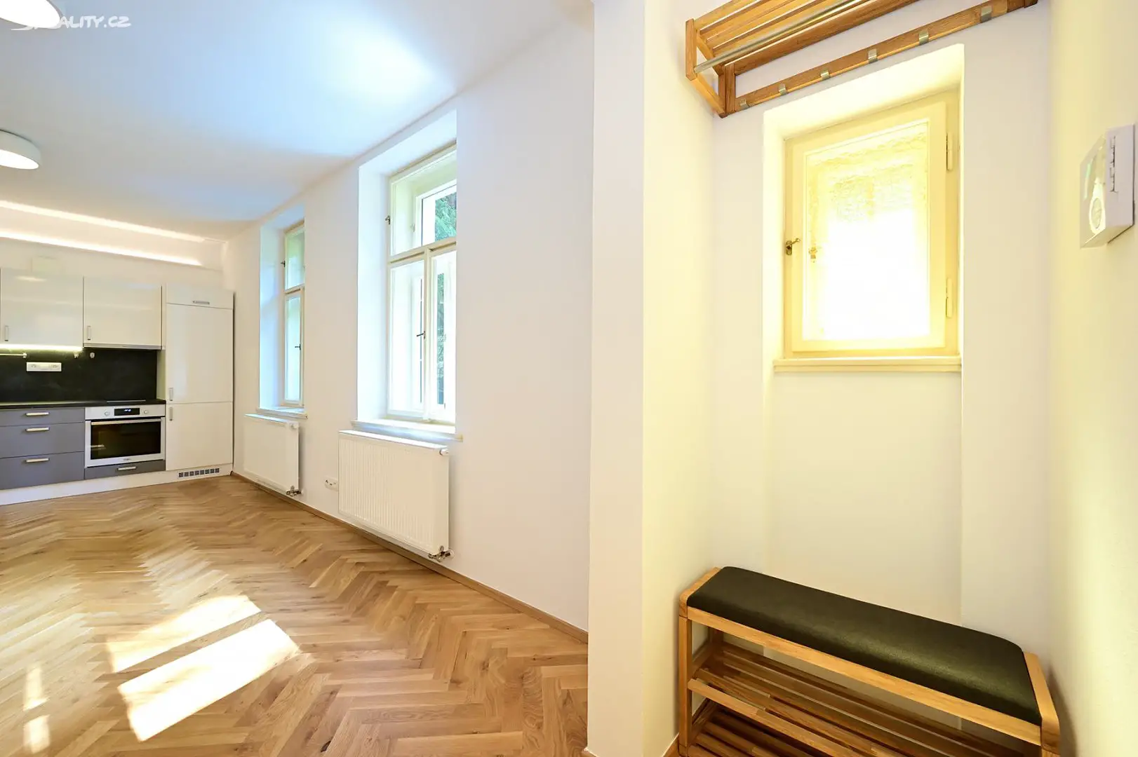 Pronájem bytu 1+kk 32 m², Na Březince, Praha 5 - Smíchov