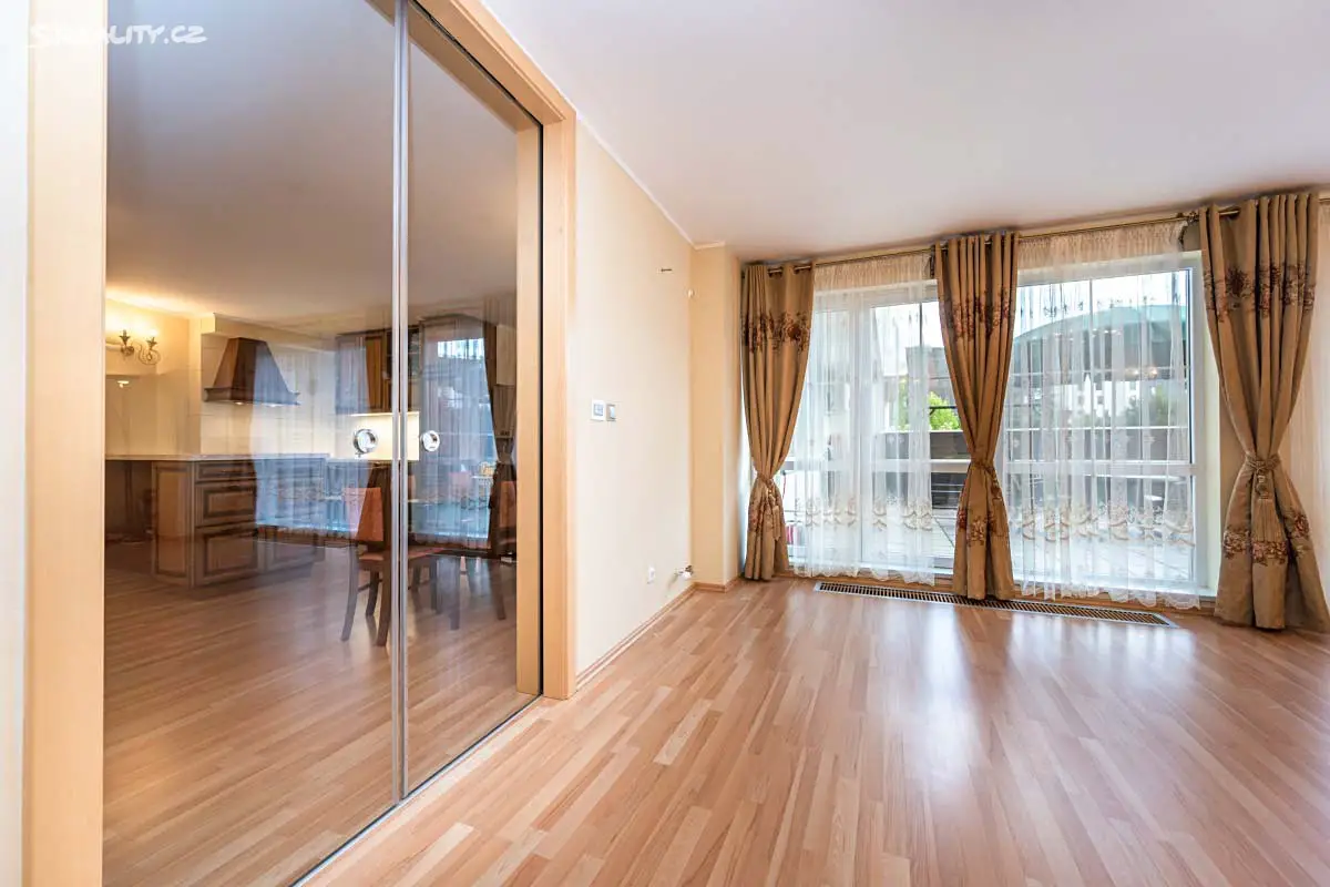 Prodej bytu 6 pokojů a více 206 m², Voskovcova, Praha 5 - Hlubočepy