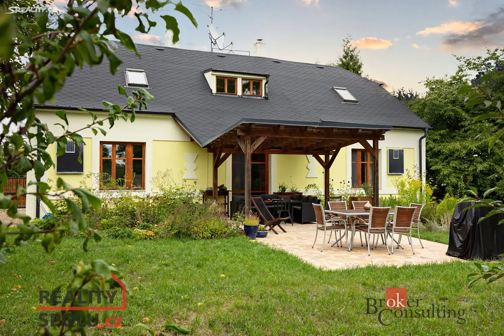 Prodej  rodinného domu 219 m², pozemek 1 069 m², Nad Višňovkou, Chrást