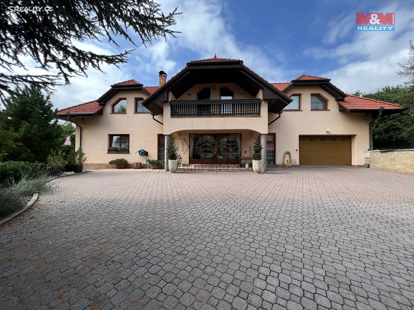 Prodej  rodinného domu 474 m², pozemek 4 860 m², Tršice - Hostkovice, okres Olomouc