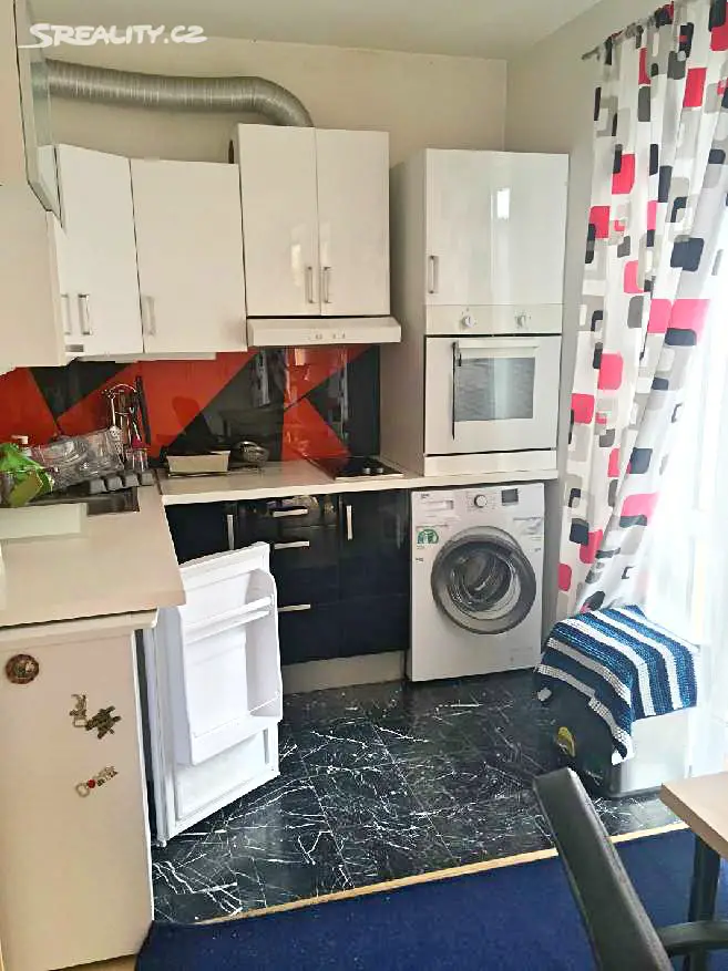 Pronájem bytu 1+kk 36 m², Holubí, Praha - Suchdol