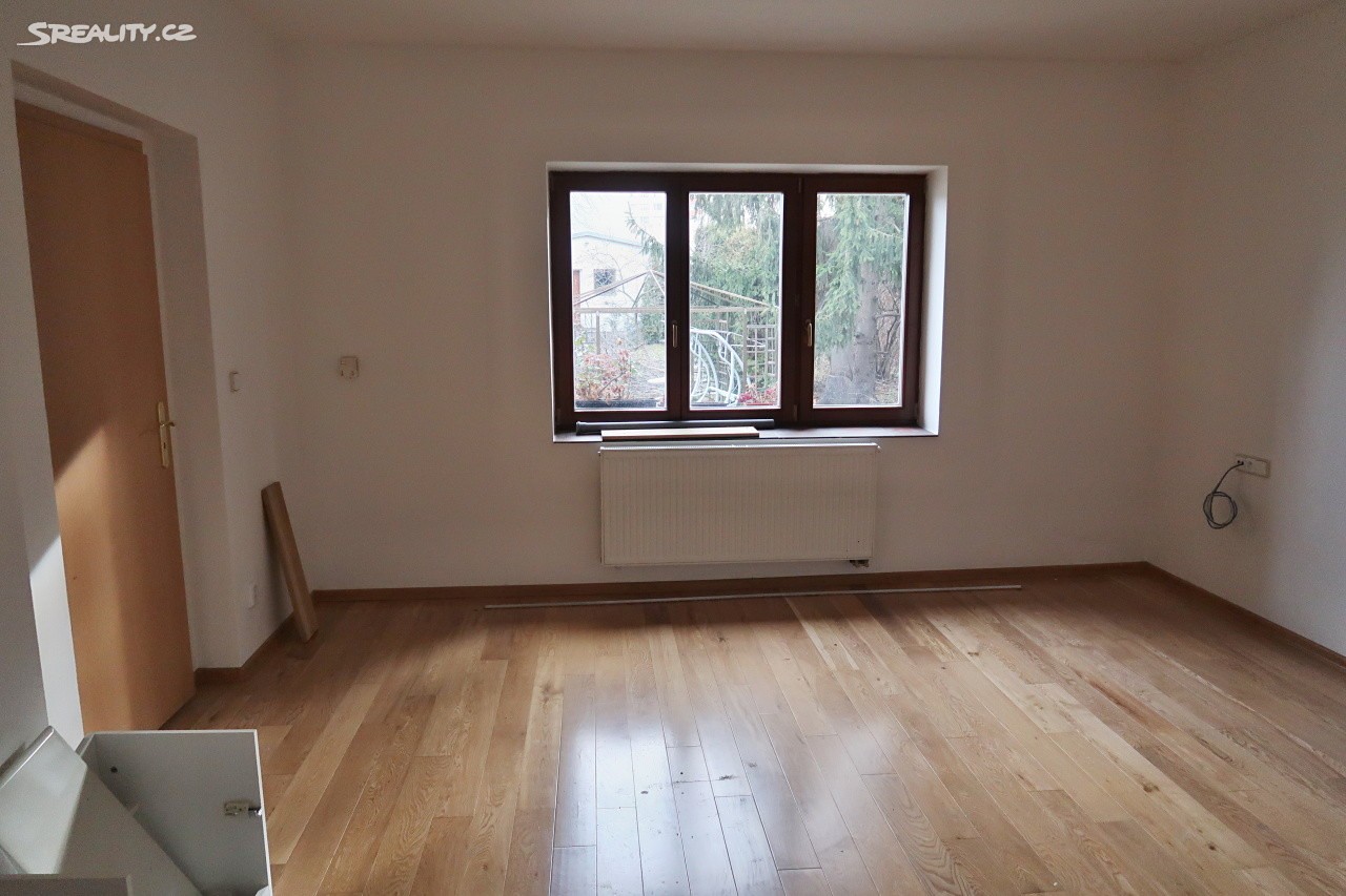 Pronájem  rodinného domu 192 m², pozemek 991 m², Kaznějovská, Praha 10 - Horní Měcholupy