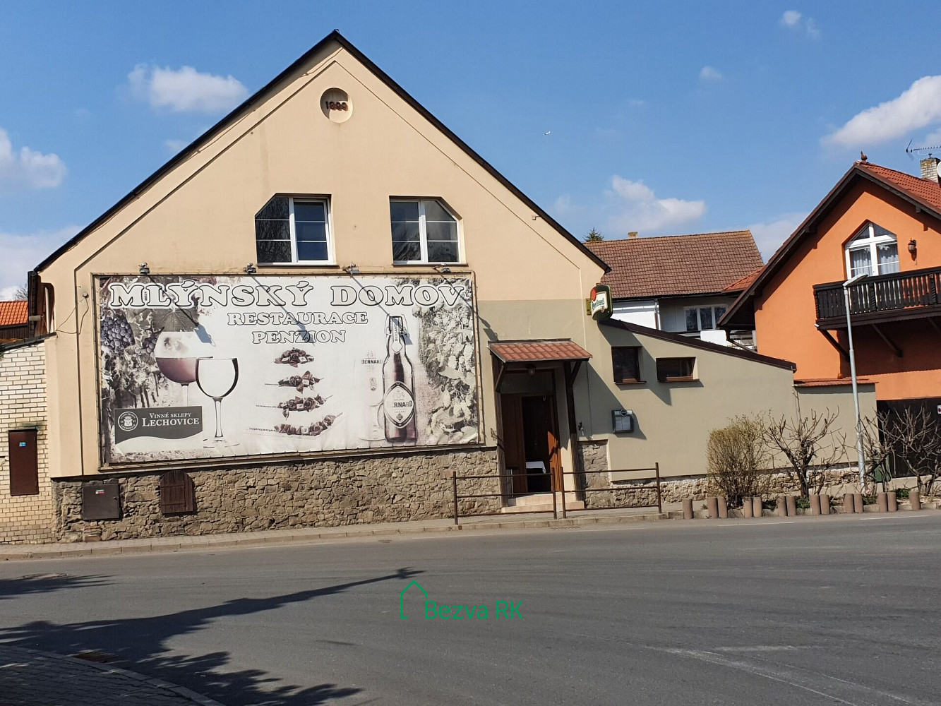 Náměstí 5. května, Jinočany, okres Praha-západ