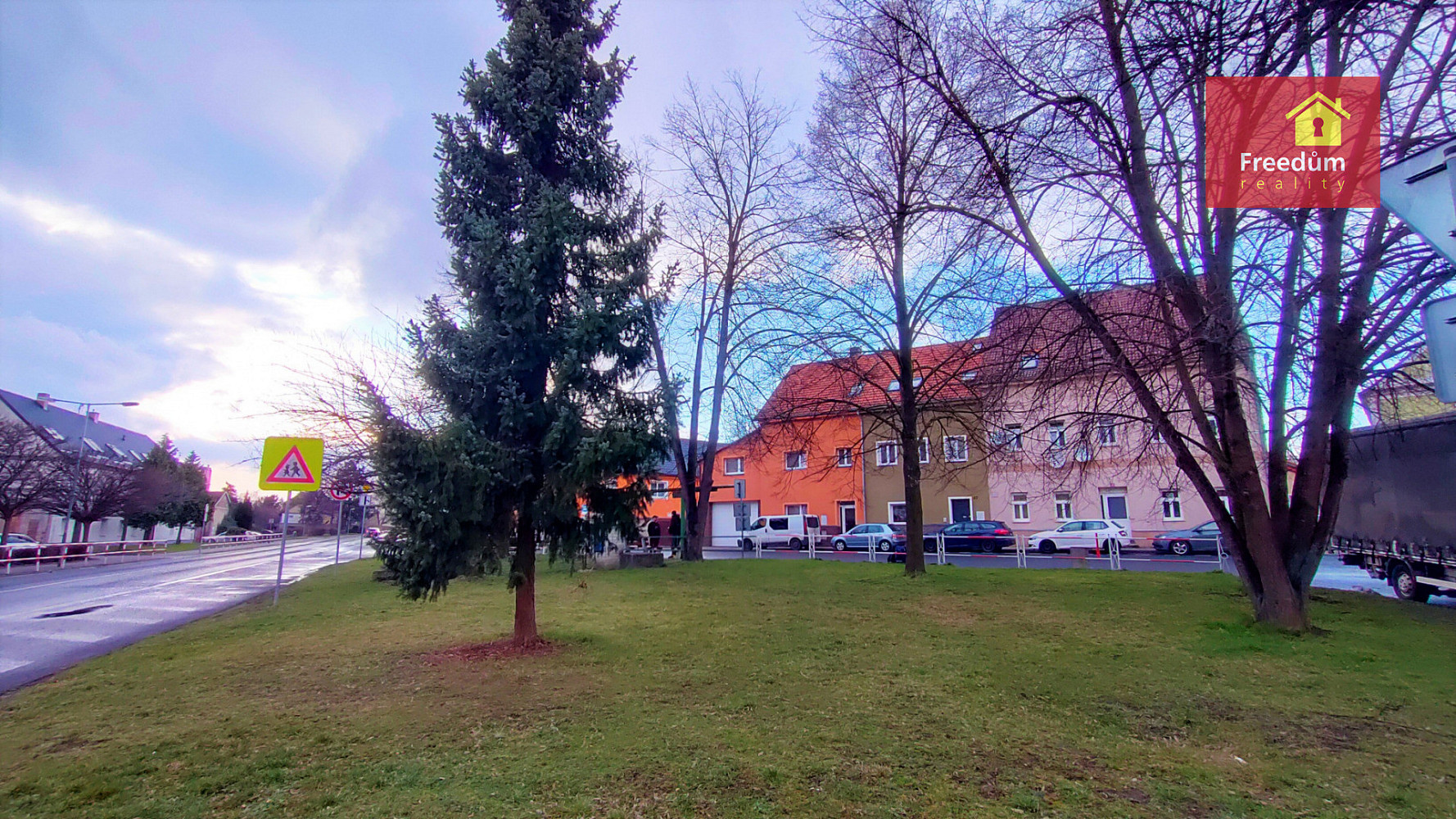 Školní náměstí, Hostomice, okres Teplice