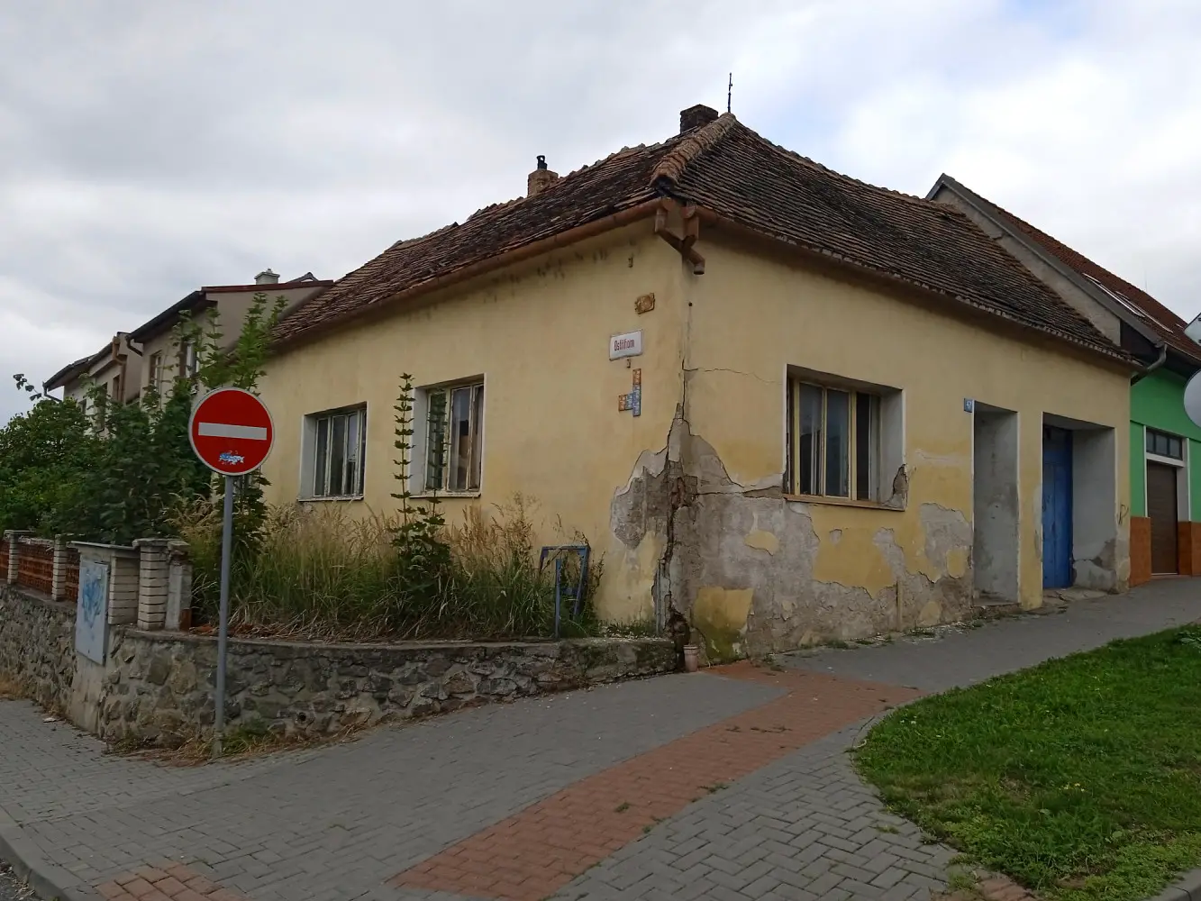 Ostřihom, Ivančice, okres Brno-venkov