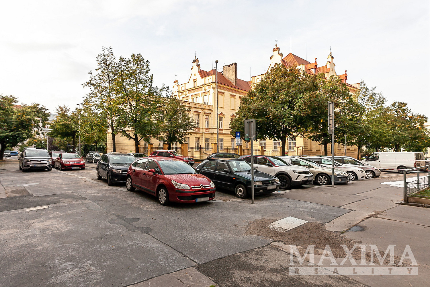Nedvědovo náměstí, Praha 4 - Podolí