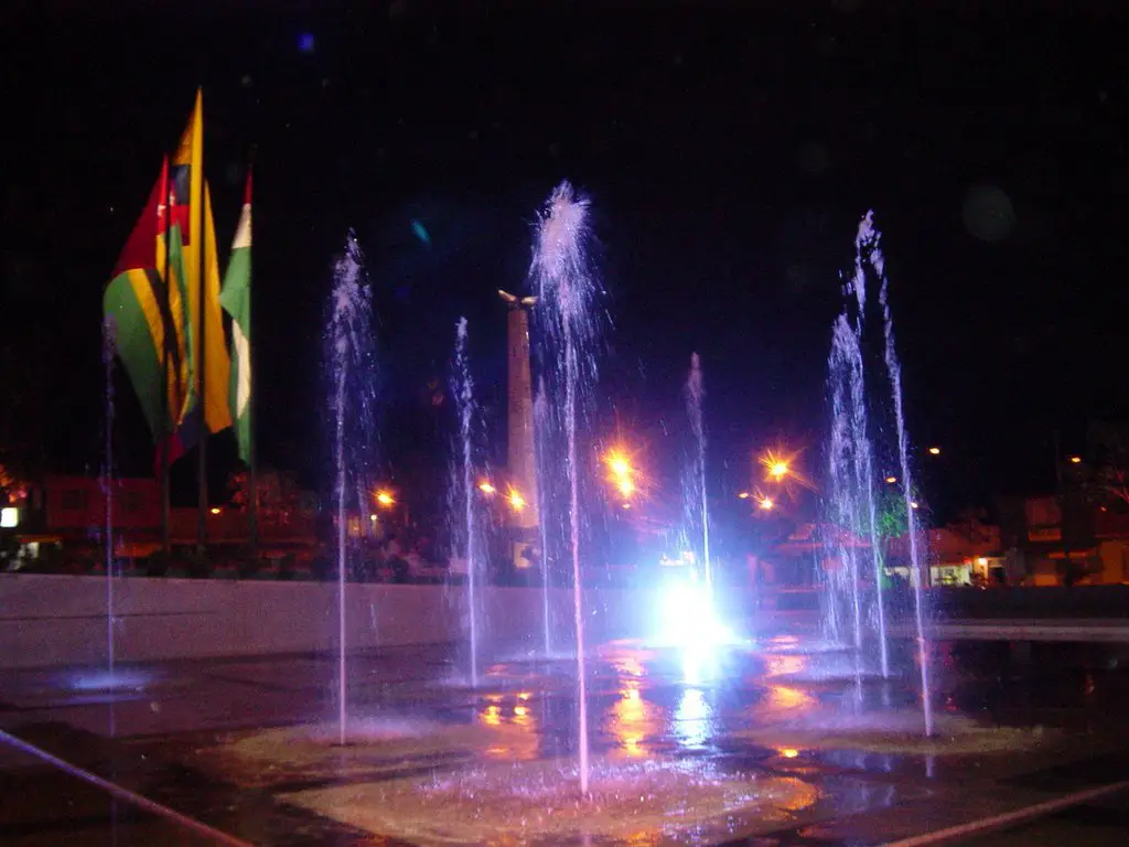 Plaza Barbosa (Fuente Luminosa)
