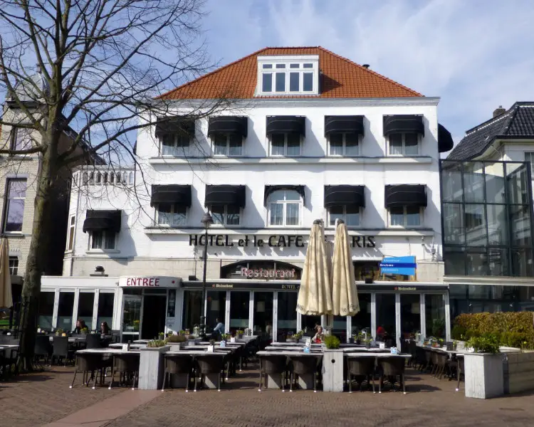 et le CAFE DE PARIS; Apeldoorn Mapio.net