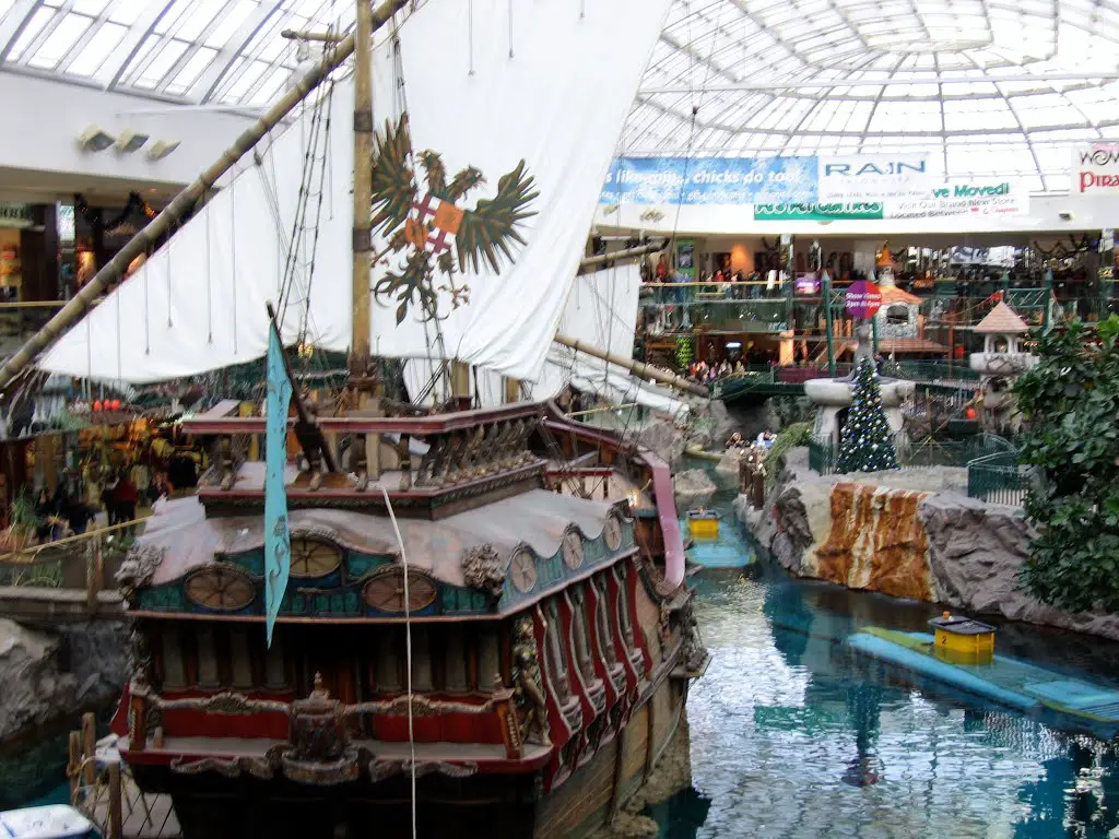 West Edmonton Mall Deep Sea Adventure Lake Santa Maria Mapio Net