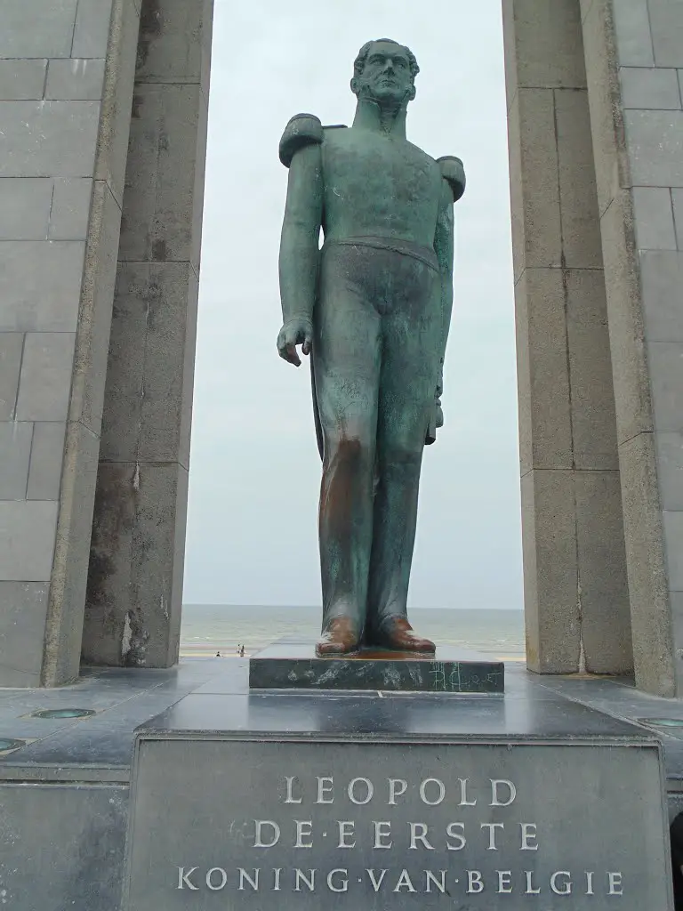 Lil Compatibel met Spanning Leopold I first king of Belgium statue , commemorating his arrival at the  beach of De Panne on July 17th 1831 . | Mapio.net