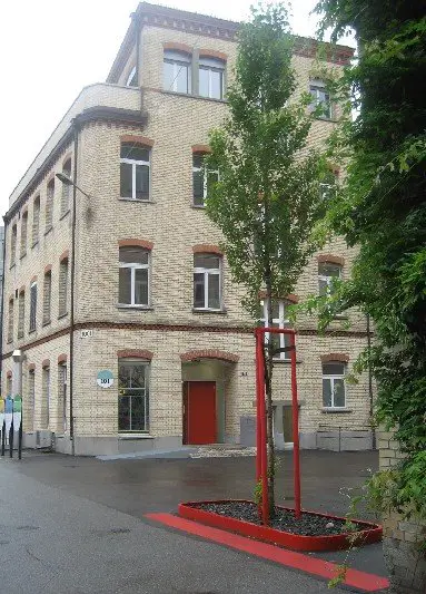 Hinterhof Zürcherstrasse 41 mit Besucherparkplätzen für das Gebäude 1001