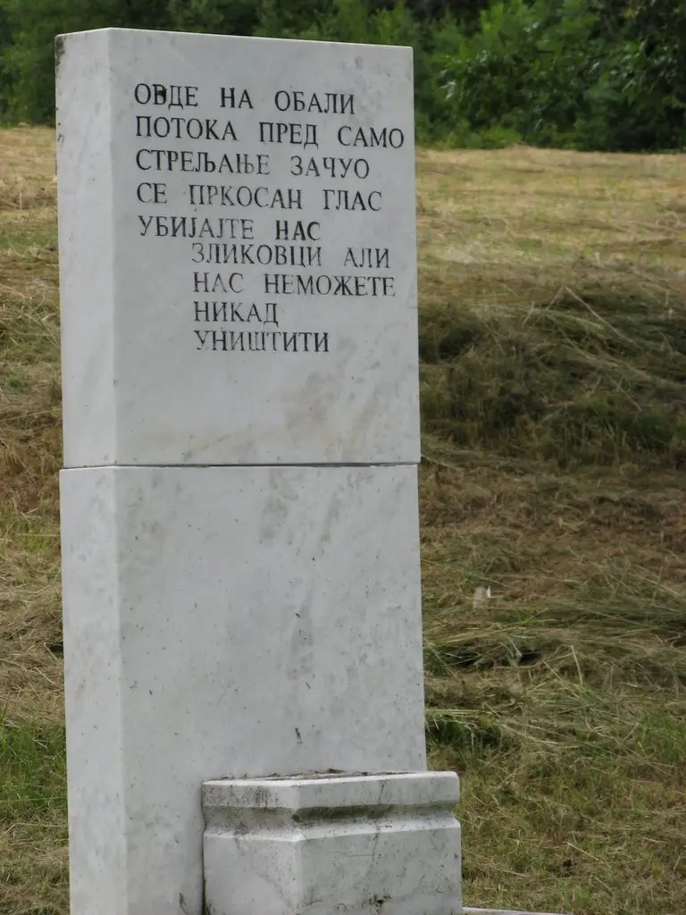 Kragujevac, Šumarice, humka, spomenik