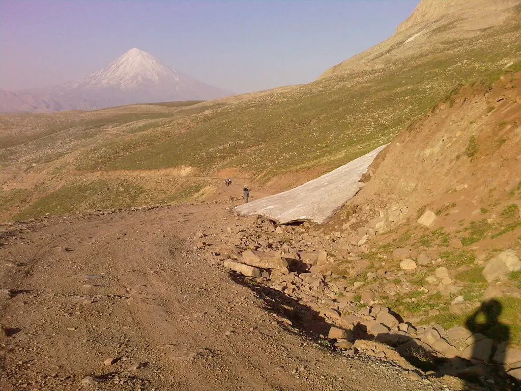 Damavand mount from Ghoshkhaneh,Lar dam دشت لار- دماوند از قوشخانه لار |  Mapio.net