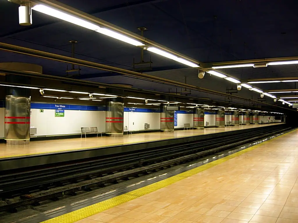 Metro Tres Olivos Línea 10. | Mapio.net