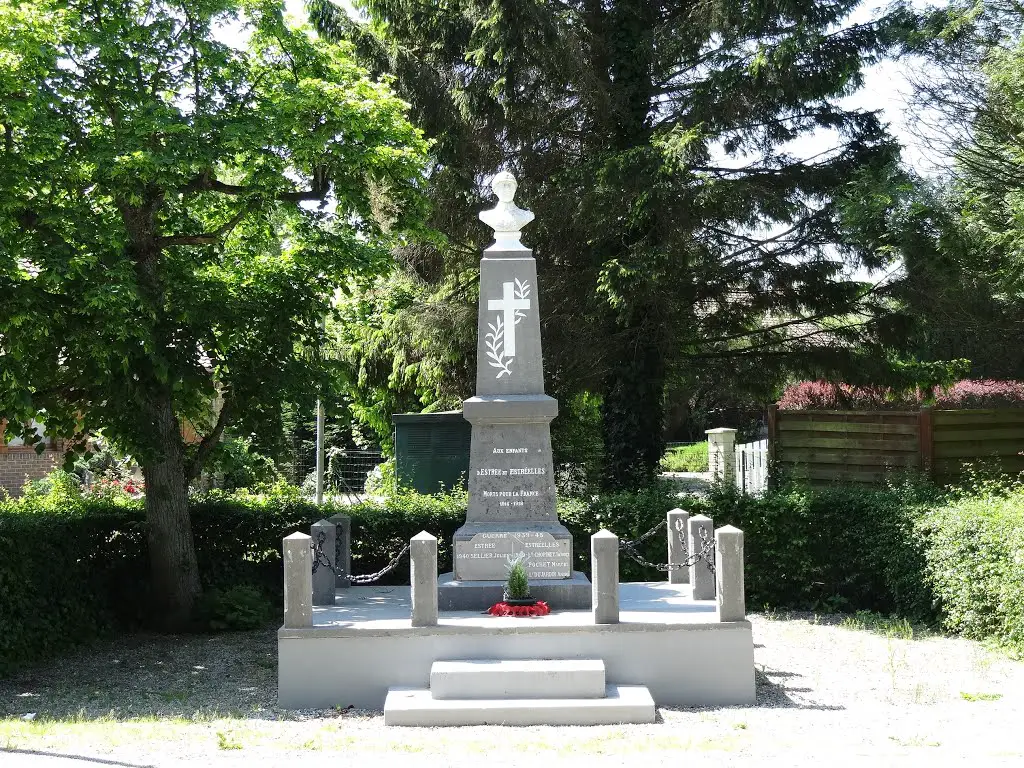 monument aux morts d'Estrèe