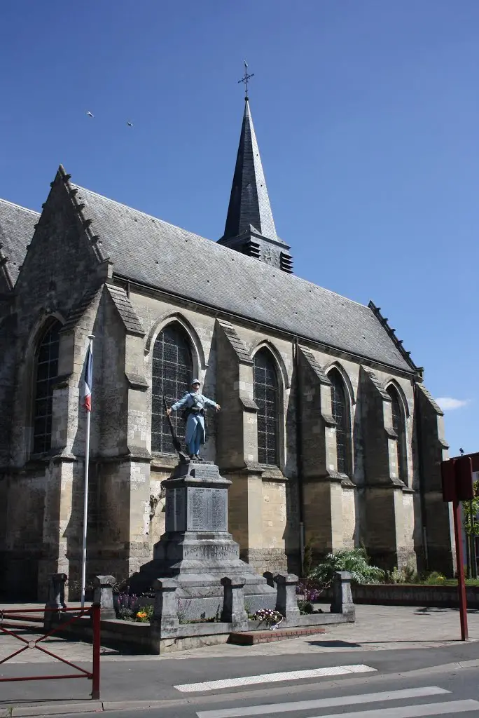 *Aix-Noulette: monument aux morts et église