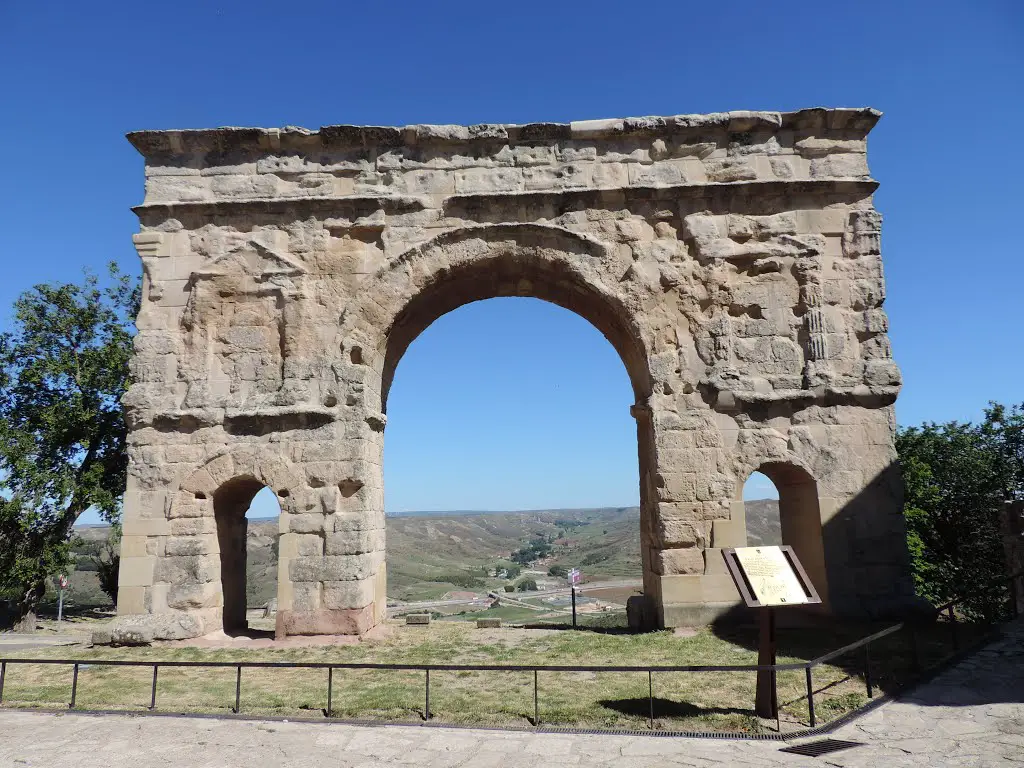 Arco Romano ,Casco antiguo de Medinaceli , Sória. España. (AmandoFej.)