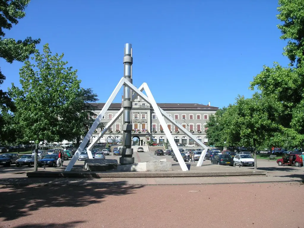 Mairie de Rive de Gier à partir du square Marcel Paul