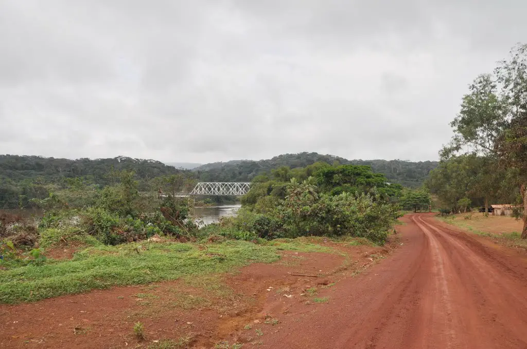 Gabon, the road Lastoursville –  Okondja. Ogooue River RW bridge.