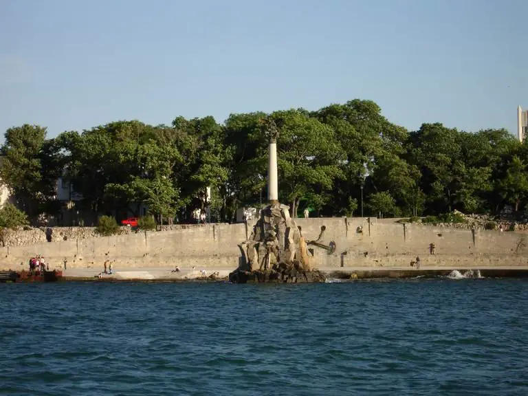 Памятник затопленным кораблям (A monument to the Flooded ships)