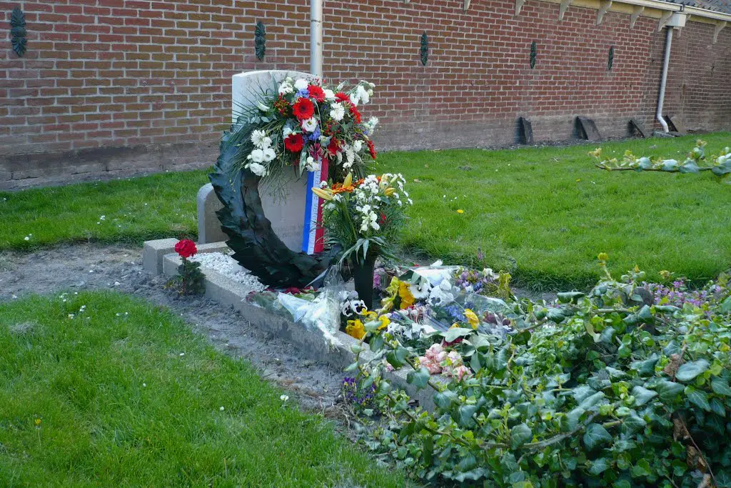 WWII Grave Arthur James Maton (UK) / Twisk / The Netherlands
