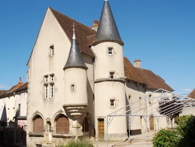 Arnay-le-Duc. Maison Bourgogne (s. XV).