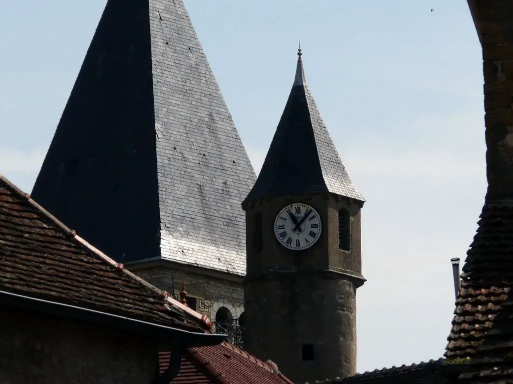 Buxy, Saône et Loire, clocher roman et sa tour de l'horloge de 1528, F