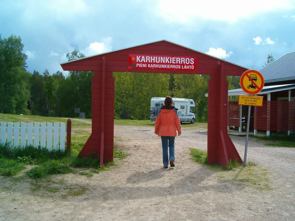 Entry of Karhunkierros near Juuma June 2007