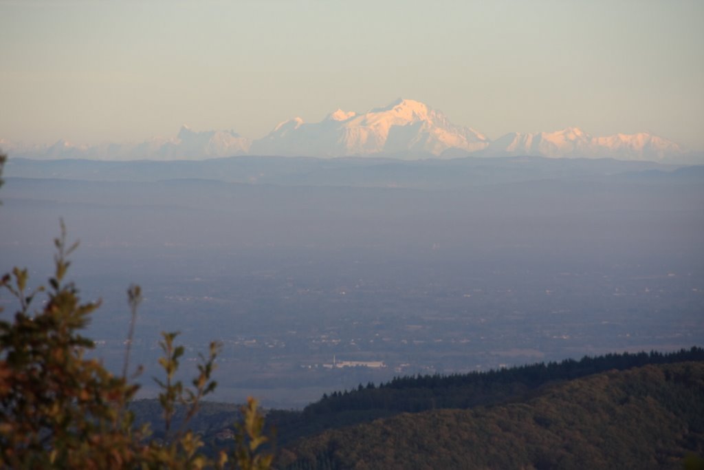 Le Mont Blanc au dessus de la Plaine de la Saône, vu du Signal de la Mère Boitier