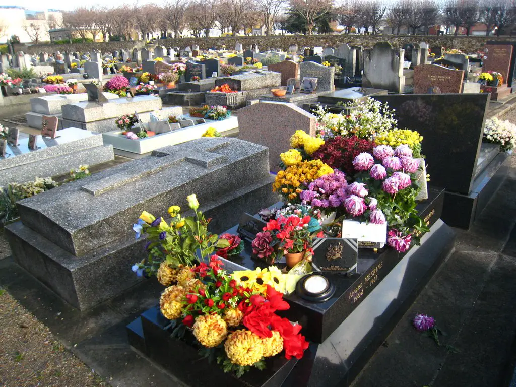 Tomb of Jacques Mesrine. He was the public enemy n°1 in the 70's. 