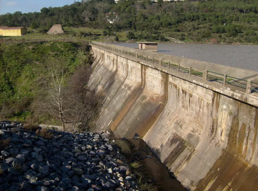Baraj duvarı (dam wall) | Mapio.net