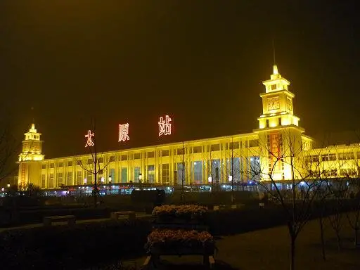 太原火车站夜景