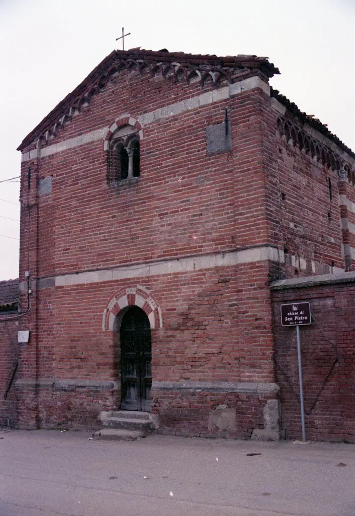Brusasco (TO). San Pietro, facciata.