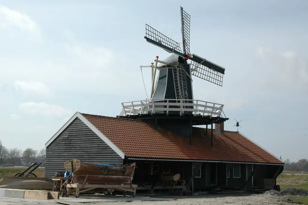 Industrieel erfgoedpark De Hoop, molen De Jonge Leeuw v/h Westermolen, inmiddels (2010) heet een replica hiervan De Corneliszoon.