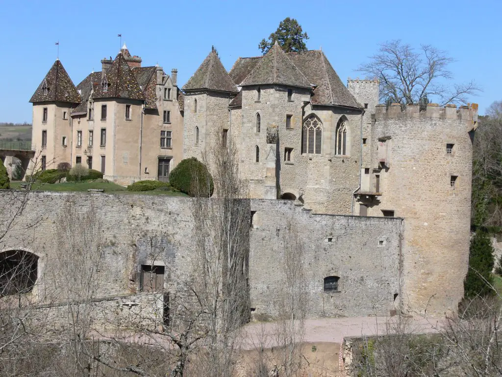 Couches - Château de Marguerite de Bourgogne (Saône et Loire)
