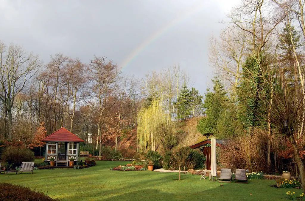 Regenboog in de tuin - Rainbow in the garden - Regenbogen in Garten