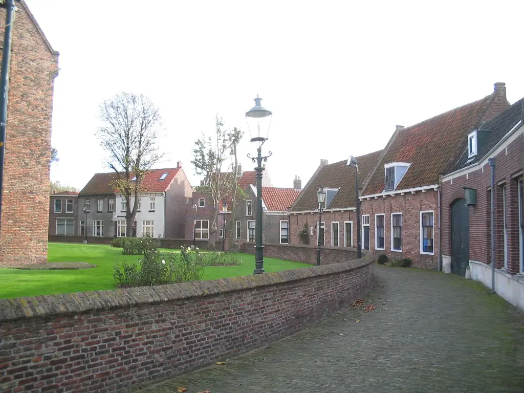 Naaldwijk langs de kerk