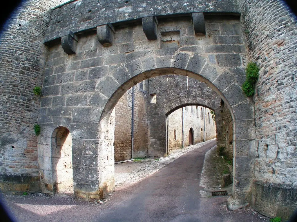 *Flavigny-sur-Ozerain: Porte du Val