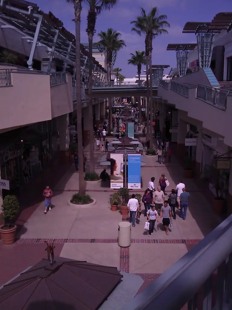 Fashion Valley Mall - TourGuideTim Reveals San Diego!