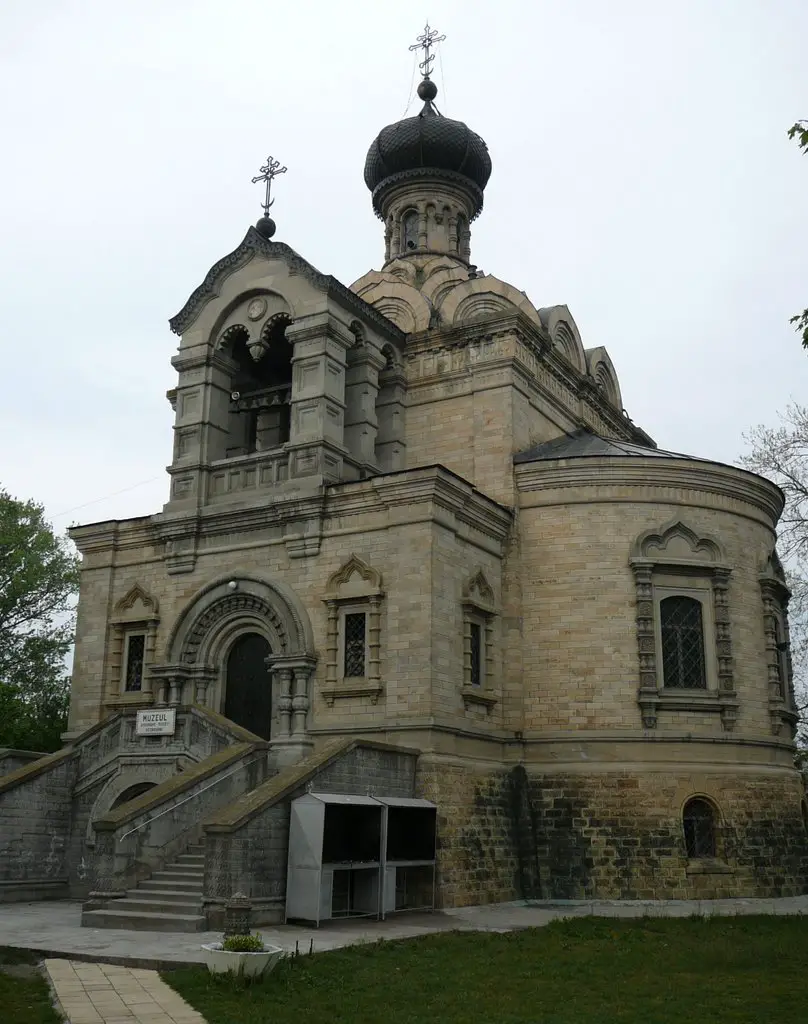 Biserica-muzeu Roznovanu