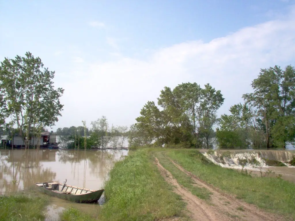 Tracimazione del Po. A Po river overflowing (2009,may 1st).