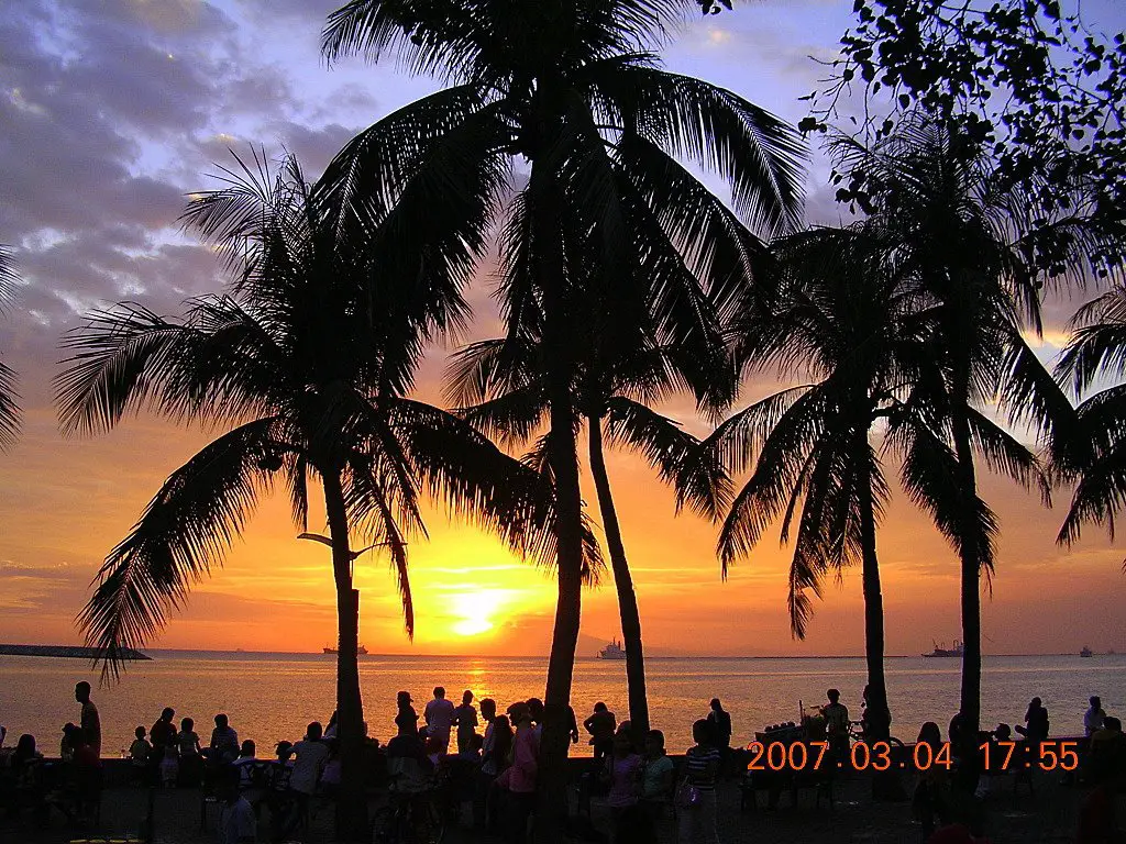 Manila Bay Sunset マニラ湾の夕陽と椰子の木 Mapio Net