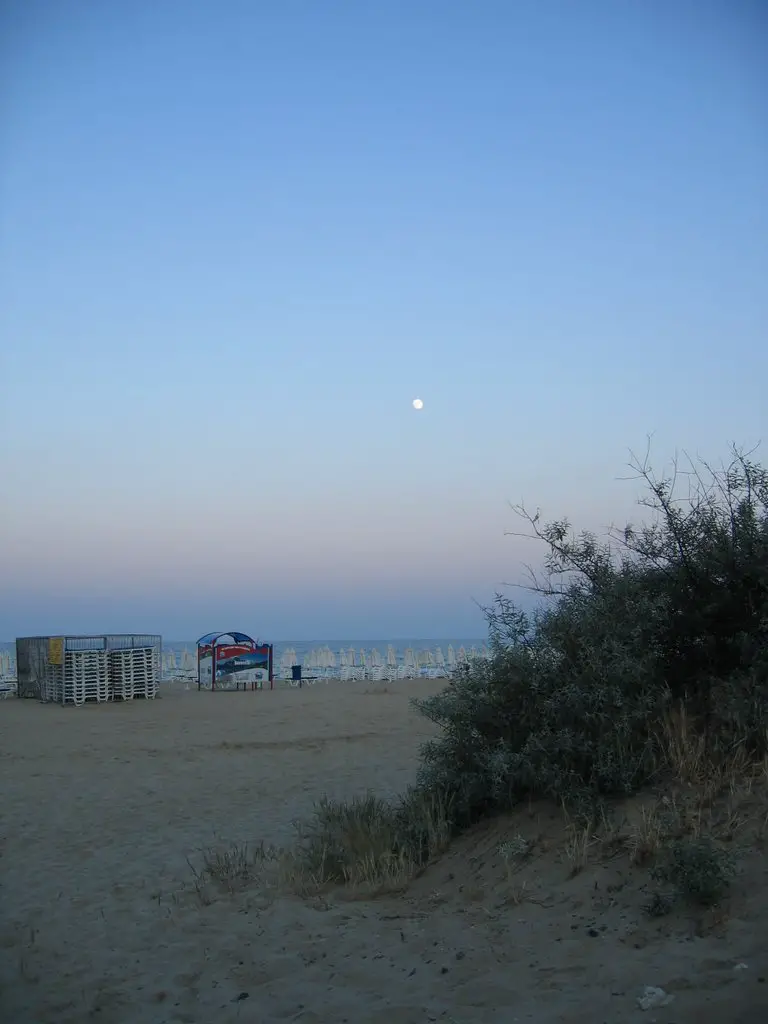 Kväll på stranden Sunny Beach