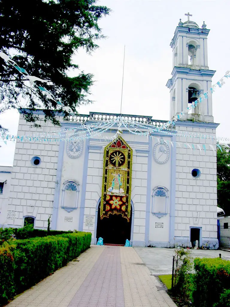 Templo dedicado a Santa María de la Asunción en Jilotepec, Veracruz. (Foto  J. Alberto Rivera B.) 