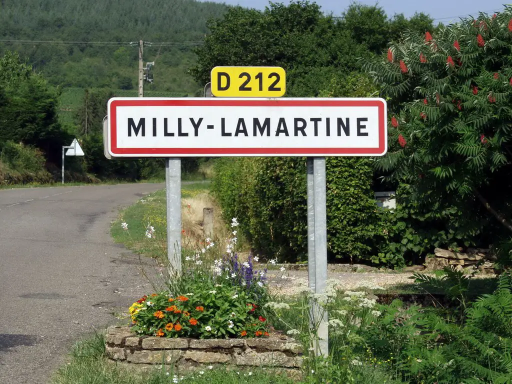 Milly-Lamartine - l'entrée du village