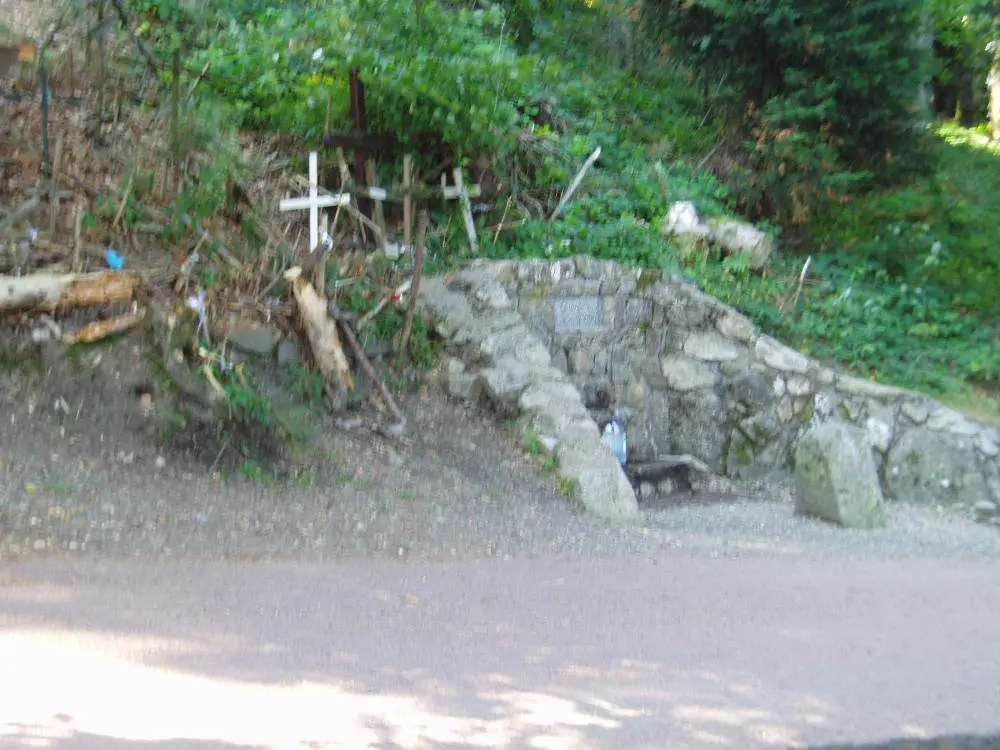 Fontaine des Pèlerins près du sommet du Mont St Rigaud